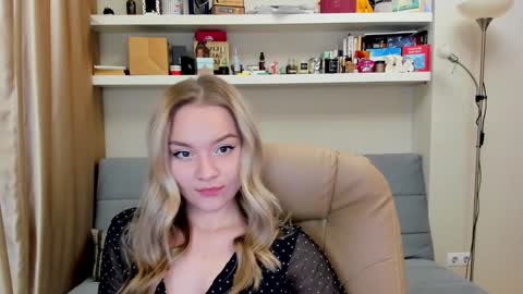 Snapshot of kara_smith_ chatting on 12.13.24 Kara. Off from 15th till 24th of December online show from 12.13.24