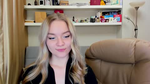Snapshot of kara_smith_ chatting on 12.15.24 Kara. Off from 15th till 24th of December online show from 12.15.24