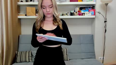 Snapshot of kara_smith_ chatting on 12.15.24 Kara. Off from 15th till 24th of December online show from 12.15.24