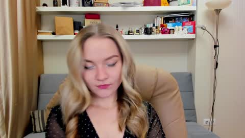 Snapshot of kara_smith_ chatting on 12.26.24 Kara. Off from 15th till 24th of December online show from 12.26.24