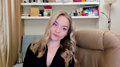 Snapshot of kara_smith_ chatting on 12.30.24 Kara. Off from 15th till 24th of December online show from 12.30.24