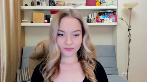 Snapshot of kara_smith_ chatting on 01.05.25 Kara. Off from 15th till 24th of December online show from 01.05.25