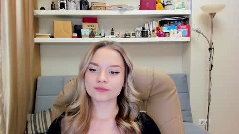 Snapshot of kara_smith_ chatting on 01.06.25 Kara. Off from 15th till 24th of December online show from 01.06.25
