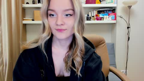 Snapshot of kara_smith_ chatting on 01.10.25 Kara. Off from 15th till 24th of December online show from 01.10.25