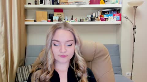 Snapshot of kara_smith_ chatting on 01.11.25 Kara. Off from 15th till 24th of December online show from 01.11.25