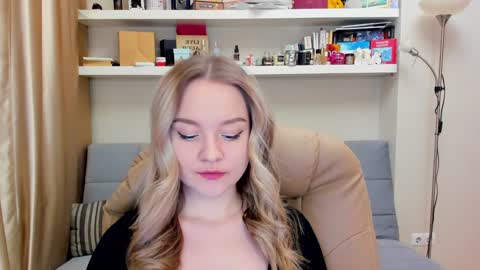 Snapshot of kara_smith_ chatting on 01.12.25 Kara. Off from 15th till 24th of December online show from 01.12.25