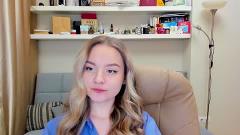 Snapshot of kara_smith_ chatting on 01.19.25 Kara. Off from 15th till 24th of December online show from 01.19.25