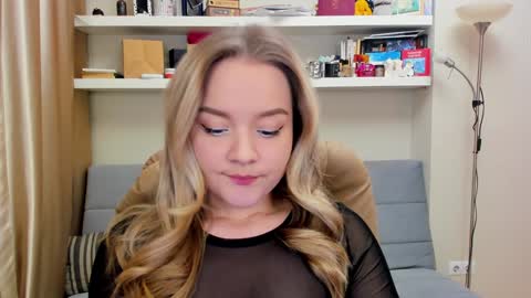 Snapshot of kara_smith_ chatting on 01.19.25 Kara. Off from 15th till 24th of December online show from 01.19.25