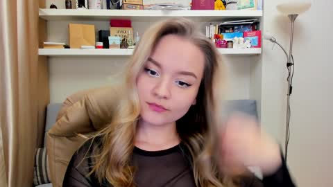 Snapshot of kara_smith_ chatting on 01.20.25 Kara. Off from 15th till 24th of December online show from 01.20.25