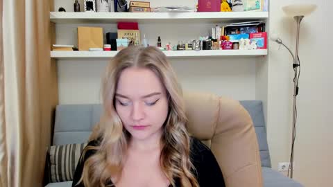 Snapshot of kara_smith_ chatting on 01.22.25 Kara. Off from 15th till 24th of December online show from 01.22.25