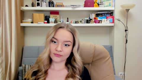 Snapshot of kara_smith_ chatting on 01.29.25 Kara. Off from 15th till 24th of December online show from 01.29.25