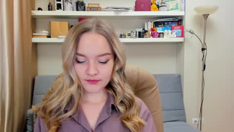 Snapshot of kara_smith_ chatting on 01.30.25 Kara. Off from 15th till 24th of December online show from 01.30.25