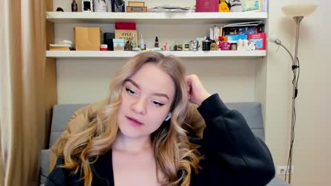 Snapshot of kara_smith_ chatting on 02.07.25 Kara. Off from 15th till 24th of December online show from 02.07.25