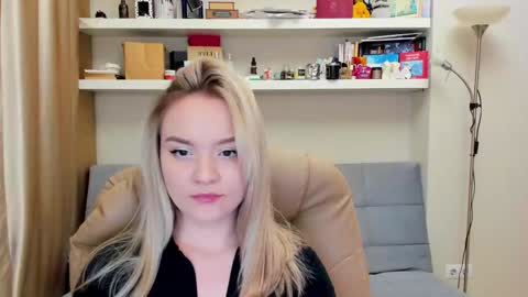Snapshot of kara_smith_ chatting on 02.08.25 Kara. Off from 15th till 24th of December online show from 02.08.25
