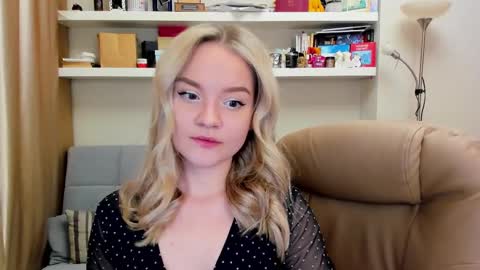 Snapshot of kara_smith_ chatting on 02.12.25 Kara. Off from 15th till 24th of December online show from 02.12.25