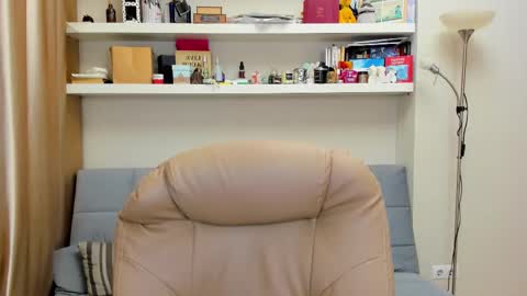 Snapshot of kara_smith_ chatting on 02.14.25 Kara. Off from 15th till 24th of December online show from 02.14.25