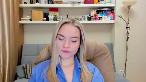 Snapshot of kara_smith_ chatting on 02.16.25 Kara. Off from 15th till 24th of December online show from 02.16.25