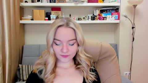 Snapshot of kara_smith_ chatting on 02.16.25 Kara. Off from 15th till 24th of December online show from 02.16.25