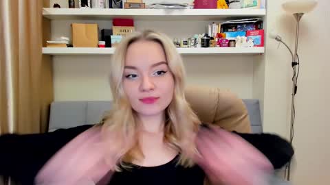 Snapshot of kara_smith_ chatting on 02.17.25 Kara. Off from 15th till 24th of December online show from 02.17.25
