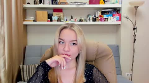 Snapshot of kara_smith_ chatting on 02.19.25 Kara. Off from 15th till 24th of December online show from 02.19.25