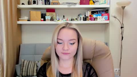 Snapshot of kara_smith_ chatting on 02.22.25 Kara. Off from 15th till 24th of December online show from 02.22.25