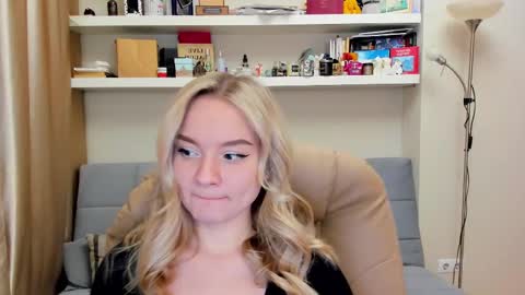 Snapshot of kara_smith_ chatting on 02.22.25 Kara. Off from 15th till 24th of December online show from 02.22.25