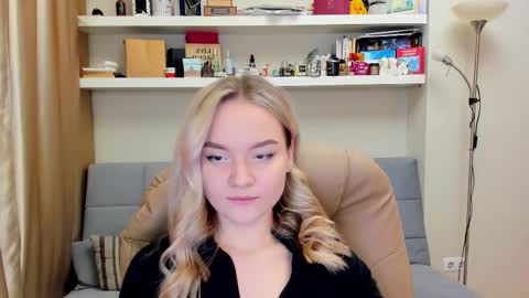 Snapshot of kara_smith_ chatting on 02.23.25 Kara. Off from 15th till 24th of December online show from 02.23.25