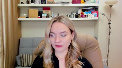 Snapshot of kara_smith_ chatting on 02.24.25 Kara. Off from 15th till 24th of December online show from 02.24.25