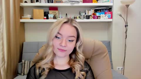 Snapshot of kara_smith_ chatting on 03.02.25 Kara. Off from 15th till 24th of December online show from 03.02.25