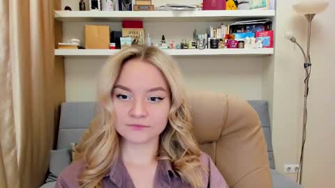 Snapshot of kara_smith_ chatting on 03.05.25 Kara. Off from 15th till 24th of December online show from 03.05.25
