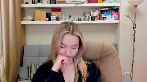 Snapshot of kara_smith_ chatting on 03.06.25 Kara. Off from 15th till 24th of December online show from 03.06.25