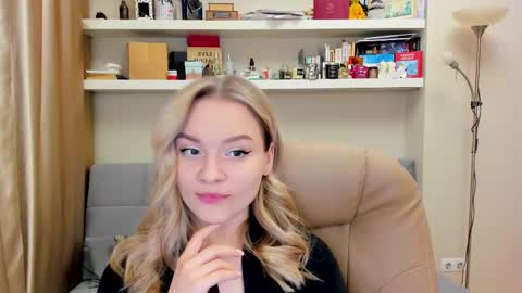 Snapshot of kara_smith_ chatting on 03.07.25 Kara. Off from 15th till 24th of December online show from 03.07.25