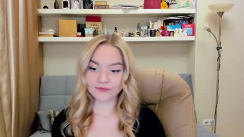 Snapshot of kara_smith_ chatting on 03.07.25 Kara. Off from 15th till 24th of December online show from 03.07.25