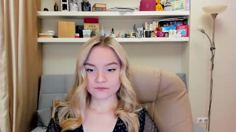 Snapshot of kara_smith_ chatting on 03.08.25 Kara. Off from 15th till 24th of December online show from 03.08.25