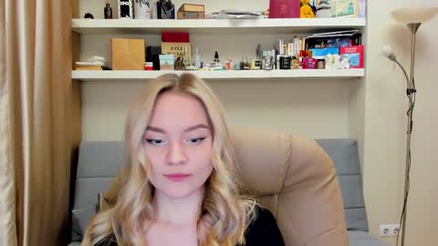 Snapshot of kara_smith_ chatting on 03.10.25 Kara. Off from 15th till 24th of December online show from 03.10.25