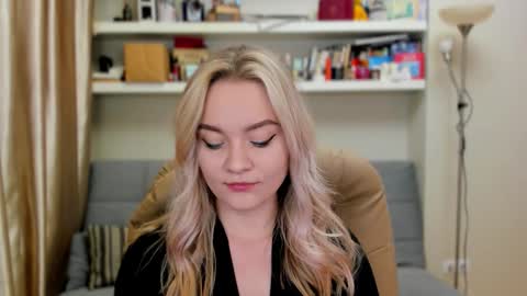 Snapshot of kara_smith_ chatting on 09.12.25 Kara. Off from 15th till 24th of December online show from 09.12.25