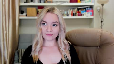 Snapshot of kara_smith_ chatting on 09.15.25 Kara. Off from 15th till 24th of December online show from 09.15.25