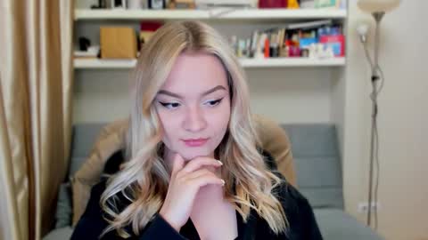 Snapshot of kara_smith_ chatting on 09.16.25 Kara. Off from 15th till 24th of December online show from 09.16.25