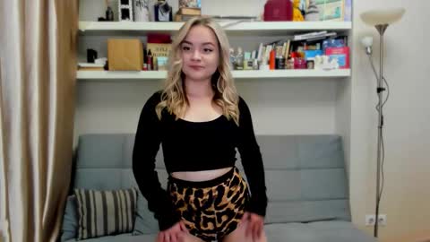 Snapshot of kara_smith_ chatting on 10.01.25 Kara. Off from 15th till 24th of December online show from 10.01.25