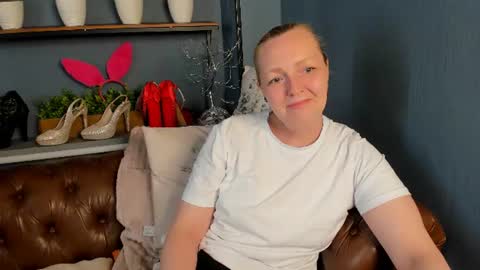 Snapshot of karen_villis chatting on 06.21.26 Karen online show from 06.21.26