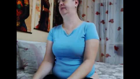 karenagirasoles online show from 10.18.25