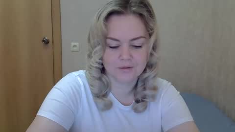 Snapshot of karennelsonx chatting on 04.18.26 karennelsonx online show from 04.18.26