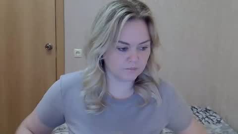 Snapshot of karennelsonx chatting on 04.21.26 karennelsonx online show from 04.21.26