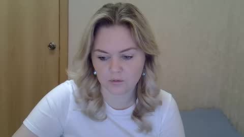 Snapshot of karennelsonx chatting on 04.22.26 karennelsonx online show from 04.22.26