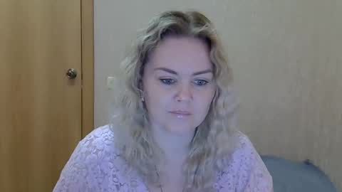 Snapshot of karennelsonx chatting on 04.24.26 karennelsonx online show from 04.24.26