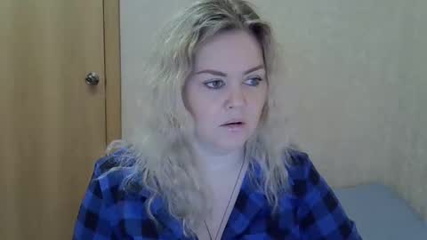 Snapshot of karennelsonx chatting on 04.27.26 karennelsonx online show from 04.27.26