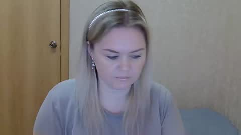 Snapshot of karennelsonx chatting on 04.28.26 karennelsonx online show from 04.28.26