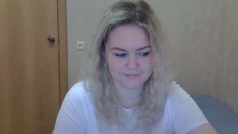 Snapshot of karennelsonx chatting on 05.03.26 karennelsonx online show from 05.03.26