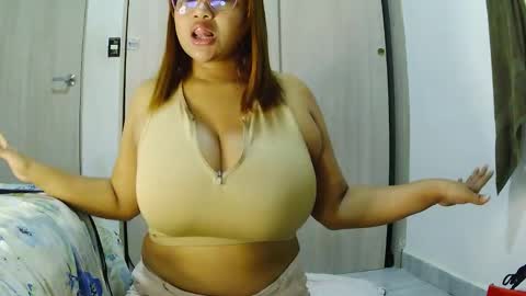 Snapshot of karihotson chatting on 02.26.26 kari online show from 02.26.26