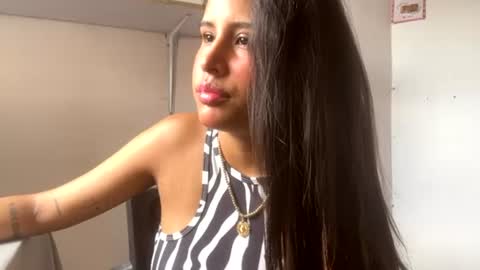 Snapshot of kariina_candy chatting on 06.22.26 kariina candy and fox online show from 06.22.26